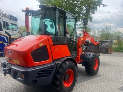 KUBOTA R082 - اللودر بعجل: صور 1 KUBOTA R082 - اللودر بعجل: صور 1