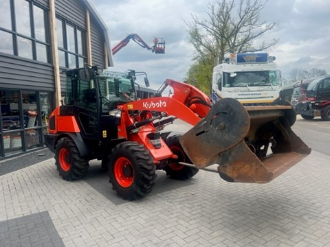 KUBOTA R082 - اللودر بعجل: صور 2 KUBOTA R082 - اللودر بعجل: صور 2