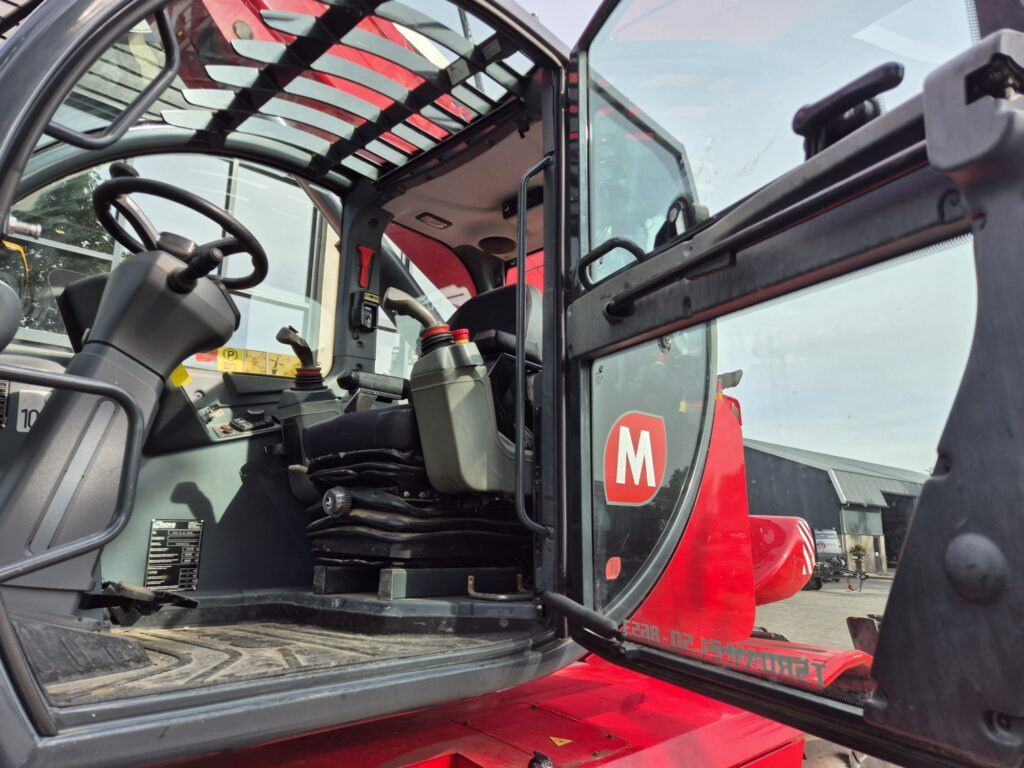 رافعة تلسكوبية MAGNI RTH 5.21 D/D: صور 11 رافعة تلسكوبية MAGNI RTH 5.21 D/D: صور 11