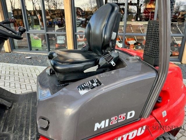 MANITOU MI25D - رافعة شوكية ديزل: صور 3 MANITOU MI25D - رافعة شوكية ديزل: صور 3