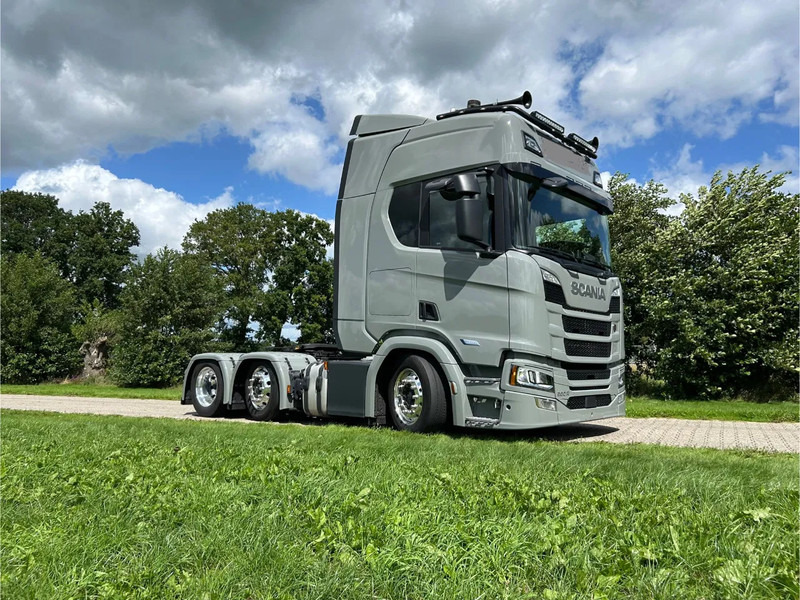 Scania R560 6x2/4 LB | 2023 | FULL AIR | RETARDER | PARK COOLER - شاحنة جرار: صور 4 Scania R560 6x2/4 LB | 2023 | FULL AIR | RETARDER | PARK COOLER - شاحنة جرار: صور 4