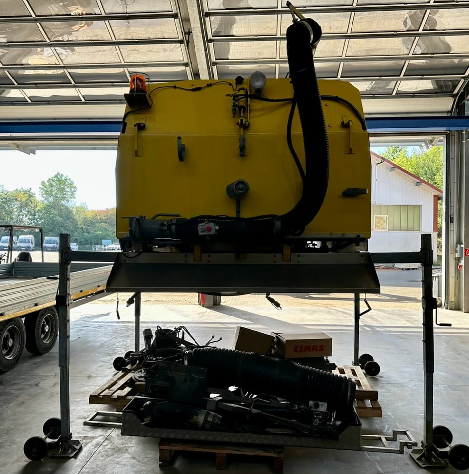 Unimog Aufbaukehrmaschine Trilety SK-370 - سياره كنس شوارع: صور 5 Unimog Aufbaukehrmaschine Trilety SK-370 - سياره كنس شوارع: صور 5