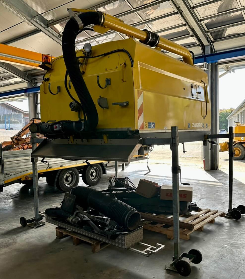 Unimog Aufbaukehrmaschine Trilety SK-370 - سياره كنس شوارع: صور 4 Unimog Aufbaukehrmaschine Trilety SK-370 - سياره كنس شوارع: صور 4