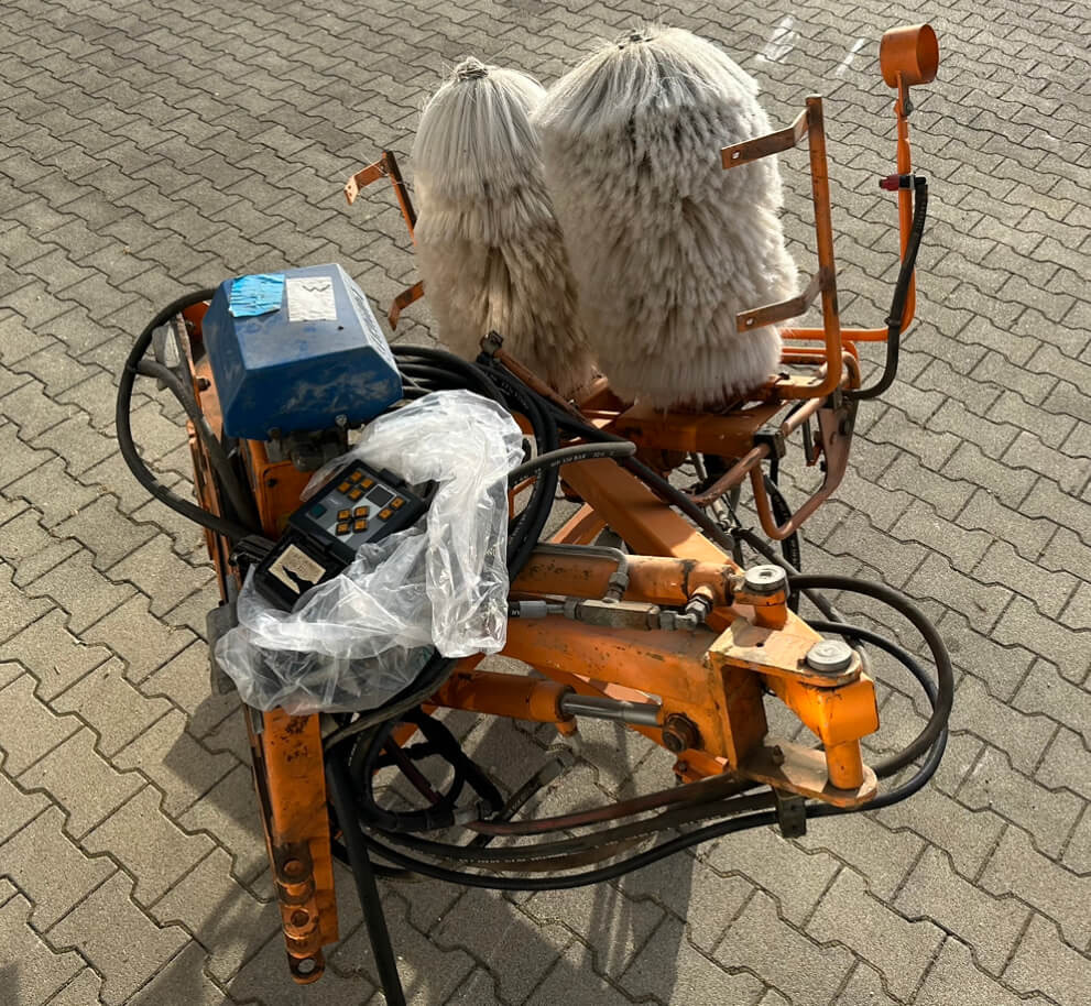 Unimog Leitpfostenwaschgerät  Schmidt RPS-H - مكنسة: صور 4 Unimog Leitpfostenwaschgerät  Schmidt RPS-H - مكنسة: صور 4