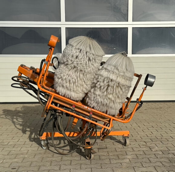 Unimog Leitpfostenwaschgerät  Schmidt RPS-H - مكنسة: صور 1 Unimog Leitpfostenwaschgerät  Schmidt RPS-H - مكنسة: صور 1