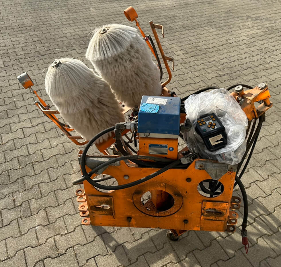 Unimog Leitpfostenwaschgerät  Schmidt RPS-H - مكنسة: صور 5 Unimog Leitpfostenwaschgerät  Schmidt RPS-H - مكنسة: صور 5