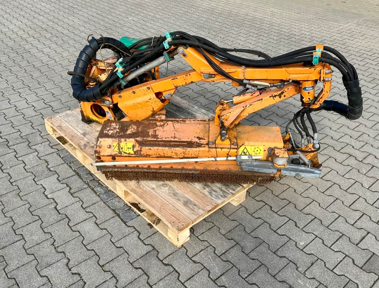 Unimog Randstreifenmulcher Mulag MRK 300 - جزازة حافة: صور 2 Unimog Randstreifenmulcher Mulag MRK 300 - جزازة حافة: صور 2