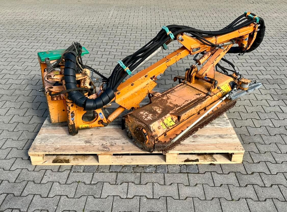 Unimog Randstreifenmulcher Mulag MRK 300 - جزازة حافة: صور 1 Unimog Randstreifenmulcher Mulag MRK 300 - جزازة حافة: صور 1