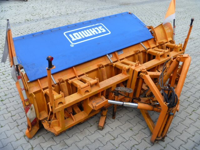 Unimog Schneepflug - Schneeschild Schmidt MF 3.3 - كاسحة ثلوج: صور 3 Unimog Schneepflug - Schneeschild Schmidt MF 3.3 - كاسحة ثلوج: صور 3