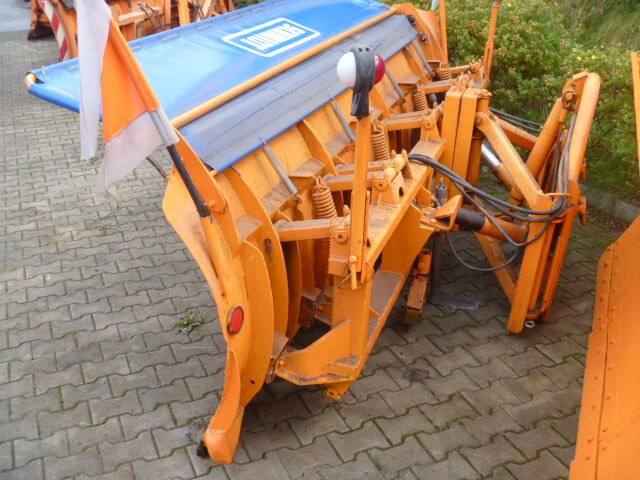 Unimog Schneepflug - Schneeschild Schmidt MF5.3 - كاسحة ثلوج: صور 3 Unimog Schneepflug - Schneeschild Schmidt MF5.3 - كاسحة ثلوج: صور 3