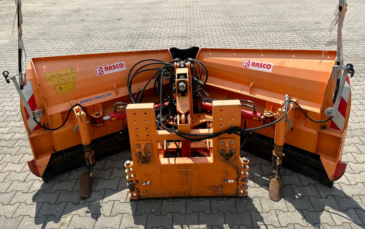 Unimog Schneepflug - Vario Rasco VERTUS 3.2 GB2X3 - كاسحة ثلوج: صور 5 Unimog Schneepflug - Vario Rasco VERTUS 3.2 GB2X3 - كاسحة ثلوج: صور 5