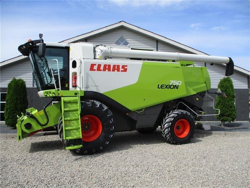 Claas LEXION 750 Gårdmaskine med V900 skærebord. - حصادة شاملة: صور 1 Claas LEXION 750 Gårdmaskine med V900 skærebord. - حصادة شاملة: صور 1