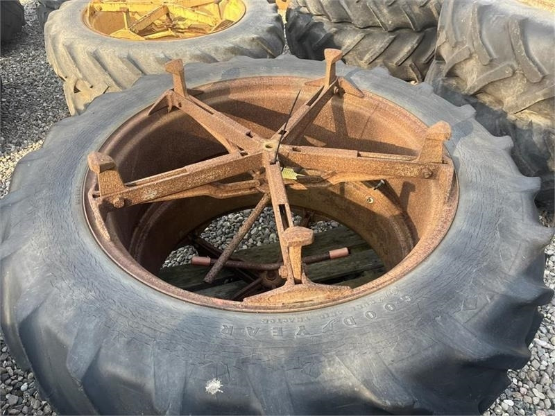 Goodyear 13,6 -38 Molcon 5 arme bred - الإطارات - الآلات والماكينات الزراعية: صور 2 Goodyear 13,6 -38 Molcon 5 arme bred - الإطارات - الآلات والماكينات الزراعية: صور 2