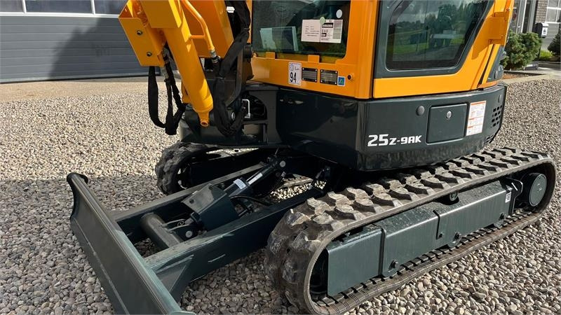Hyundai R25Z-9AK Robex med Tilt-Mann tilt skifte samt Engc - حفارة مصغرة: صور 3 Hyundai R25Z-9AK Robex med Tilt-Mann tilt skifte samt Engc - حفارة مصغرة: صور 3