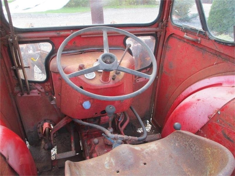 IH 276 Med frontlæsser - جرار: صور 5 IH 276 Med frontlæsser - جرار: صور 5