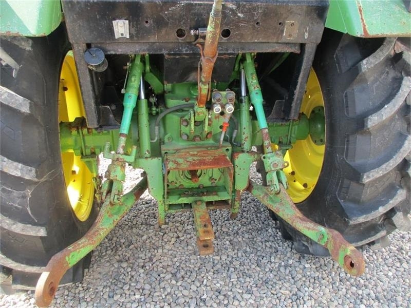 John Deere 2850 TURBO Med nye bagdæk - جرار: صور 4 John Deere 2850 TURBO Med nye bagdæk - جرار: صور 4