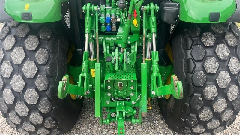 John Deere 5090 M Med græsdæk - جرار: صور 4 John Deere 5090 M Med græsdæk - جرار: صور 4