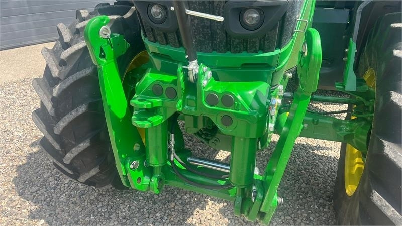 John Deere 6135R Krybegear, frontlift, TLS Affjedret foraksel - جرار: صور 4 John Deere 6135R Krybegear, frontlift, TLS Affjedret foraksel - جرار: صور 4