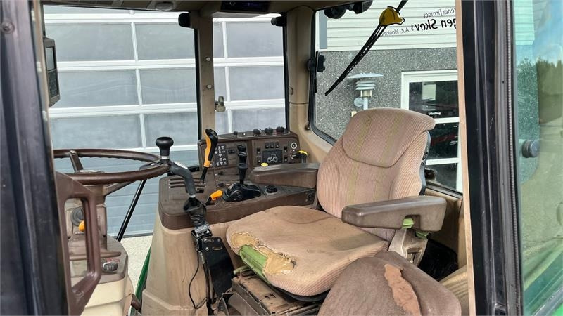 John Deere 6910 Auto Quad II-TLS Med frontlæsser - جرار: صور 5 John Deere 6910 Auto Quad II-TLS Med frontlæsser - جرار: صور 5