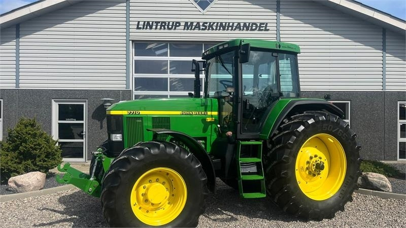 John Deere 7710 8.1L motor, store hjul og frontlift. En ejere - جرار: صور 1 John Deere 7710 8.1L motor, store hjul og frontlift. En ejere - جرار: صور 1