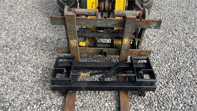 Kramer 750T Allrad med pallegafler og adabter. Med telesk - اللودر بعجل: صور 4 Kramer 750T Allrad med pallegafler og adabter. Med telesk - اللودر بعجل: صور 4