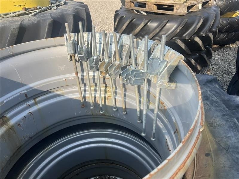 Michelin 20.8R38 Sølv med ring og 8 MD+ låse - الإطارات - الآلات والماكينات الزراعية: صور 2 Michelin 20.8R38 Sølv med ring og 8 MD+ låse - الإطارات - الآلات والماكينات الزراعية: صور 2