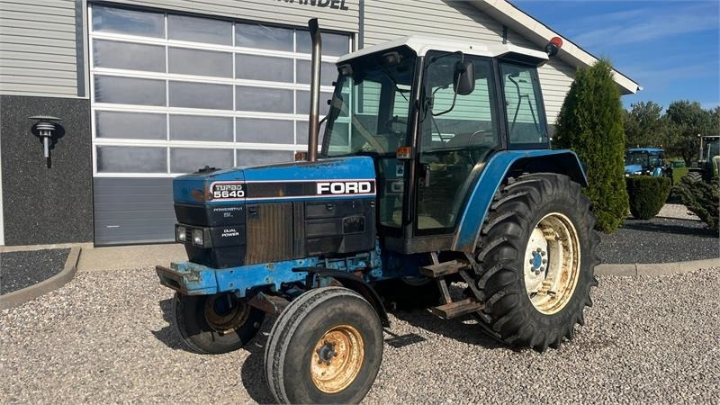 New Holland 5640 SL Dualpower - جرار: صور 2 New Holland 5640 SL Dualpower - جرار: صور 2
