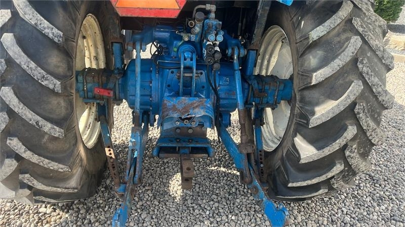 New Holland 5640 SL Dualpower - جرار: صور 4 New Holland 5640 SL Dualpower - جرار: صور 4