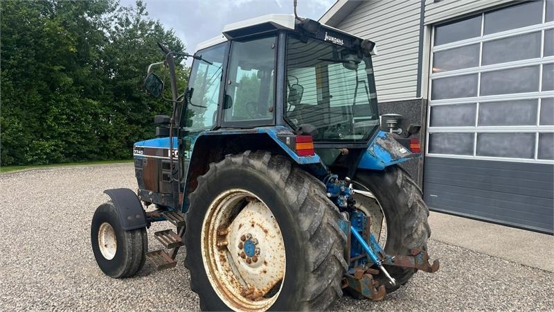 New Holland 7740 SLE Turbo Handy 2wd traktor - جرار: صور 3 New Holland 7740 SLE Turbo Handy 2wd traktor - جرار: صور 3