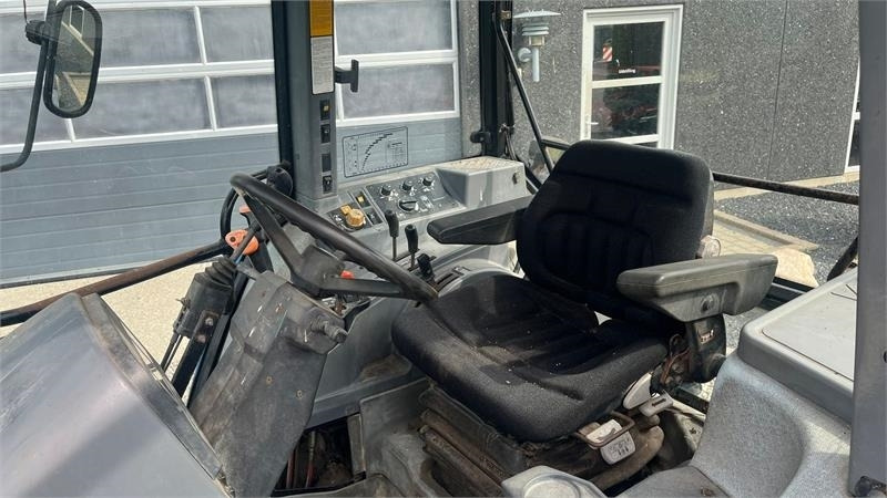 New Holland 7740 SLE Turbo Handy 2wd traktor - جرار: صور 5 New Holland 7740 SLE Turbo Handy 2wd traktor - جرار: صور 5