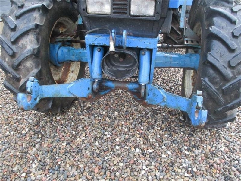 New Holland 8240 SLE Med frontlift og frontPTO - جرار: صور 4 New Holland 8240 SLE Med frontlift og frontPTO - جرار: صور 4
