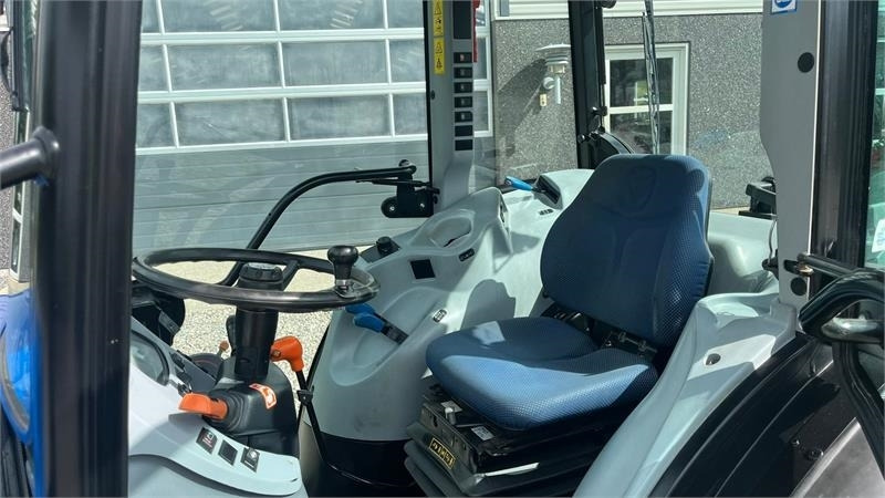 New Holland T4.80 F SuperSteear med aircondition og koblingsfr - جرار: صور 5 New Holland T4.80 F SuperSteear med aircondition og koblingsfr - جرار: صور 5