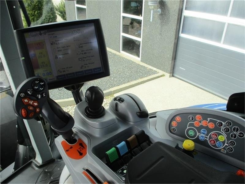 New Holland T7.230 AutoCommand, meget velholdt traktor - جرار: صور 4 New Holland T7.230 AutoCommand, meget velholdt traktor - جرار: صور 4
