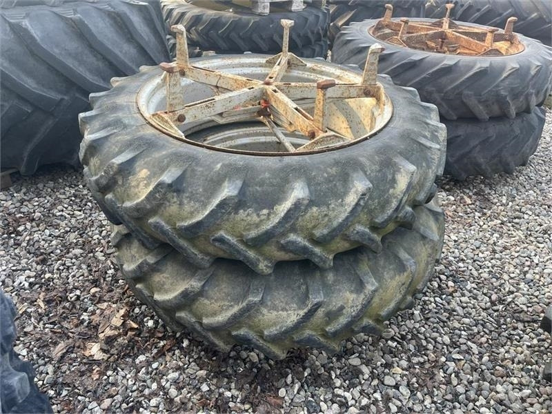 Pirelli 12,4R36 Molcon 5 arme bred - عجلات - الآلات والماكينات الزراعية: صور 1 Pirelli 12,4R36 Molcon 5 arme bred - عجلات - الآلات والماكينات الزراعية: صور 1