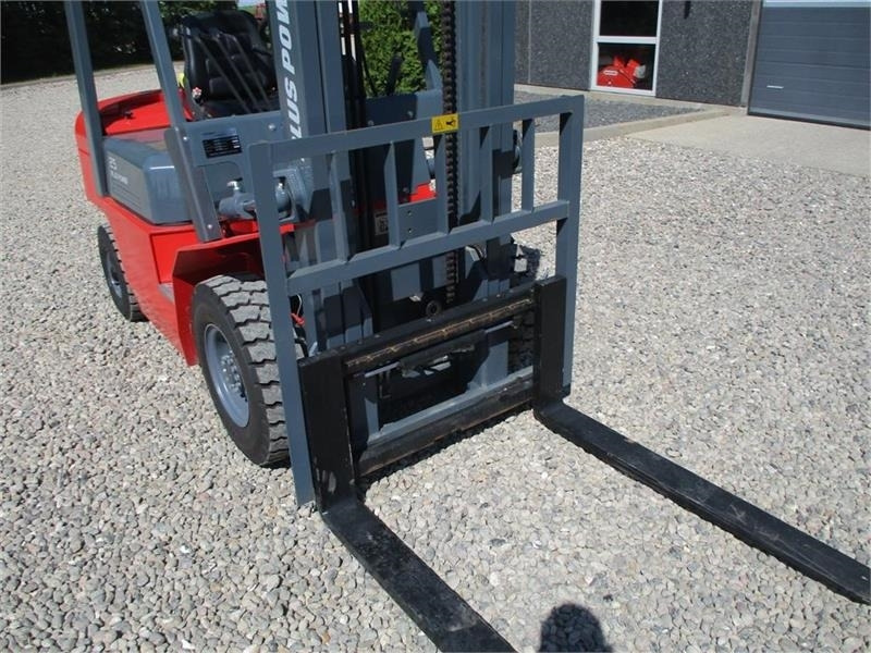 PlusPower 25 2500kg truck, med hydraulisk sideskif - رافعة شوكية ديزل: صور 3 PlusPower 25 2500kg truck, med hydraulisk sideskif - رافعة شوكية ديزل: صور 3