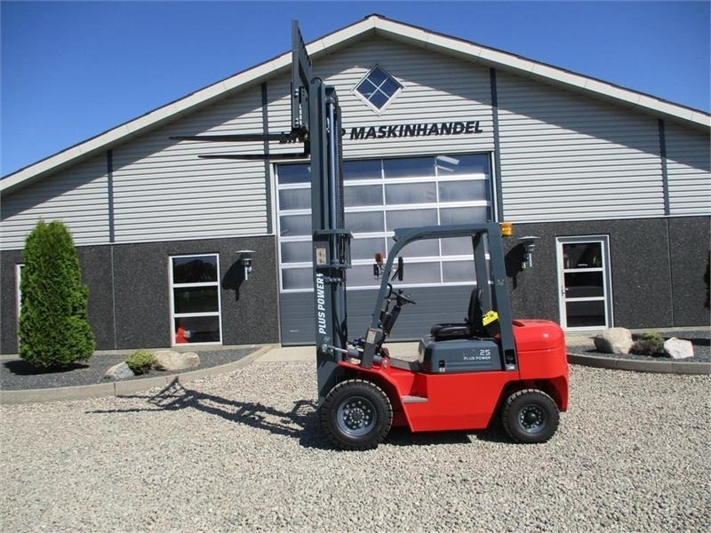 PlusPower 25 2500kg truck, med hydraulisk sideskif - رافعة شوكية ديزل: صور 1 PlusPower 25 2500kg truck, med hydraulisk sideskif - رافعة شوكية ديزل: صور 1