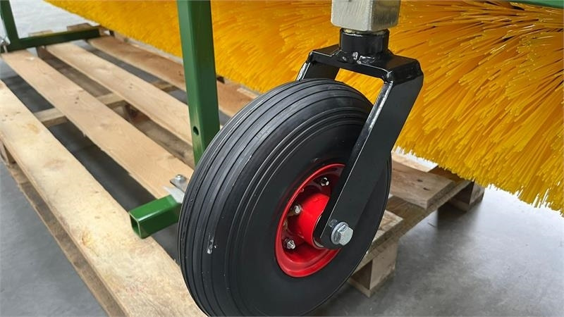 Thyregod TK 2800 med nylon børster og hydraulisk sving. bre - مكنسة: صور 5 Thyregod TK 2800 med nylon børster og hydraulisk sving. bre - مكنسة: صور 5