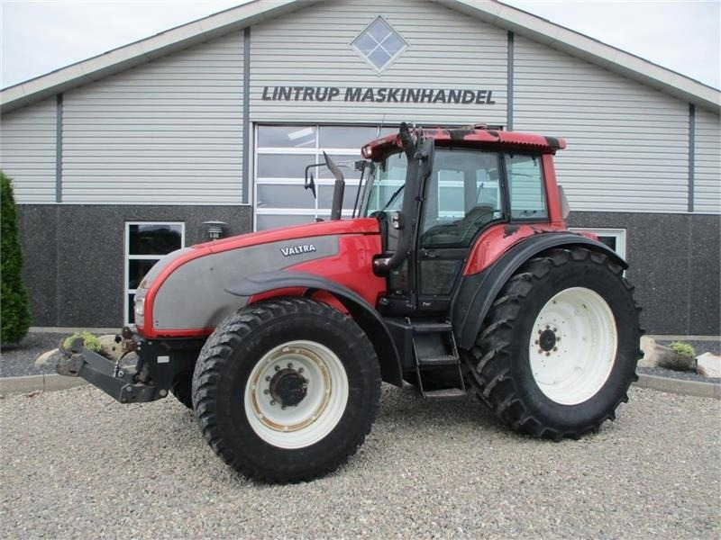 Valtra T190 Med frontlift og affjedret foraksel - جرار: صور 1 Valtra T190 Med frontlift og affjedret foraksel - جرار: صور 1