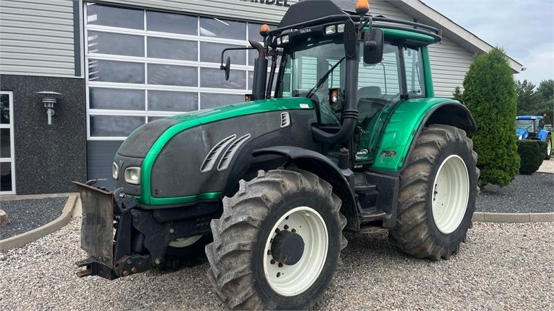 Valtra T202 Direct med skovinddækning og frontlift - جرار: صور 2 Valtra T202 Direct med skovinddækning og frontlift - جرار: صور 2