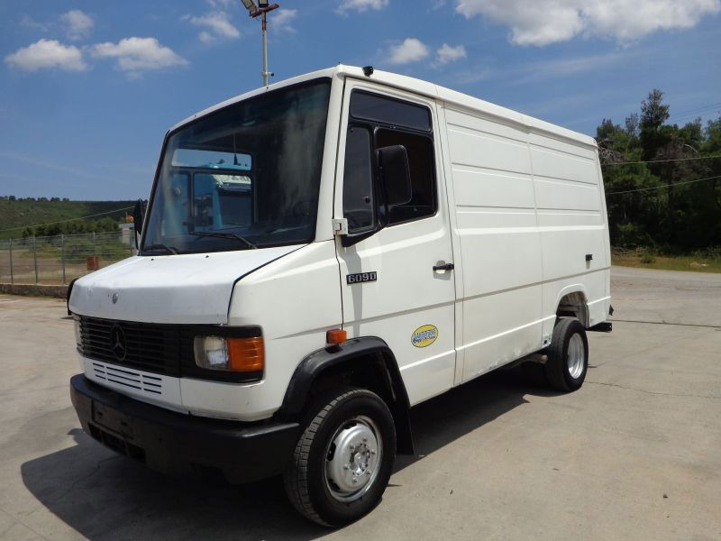 Mercedes-Benz Sprinter Mercedes Benz 609D - فان: صور 1 Mercedes-Benz Sprinter Mercedes Benz 609D - فان: صور 1