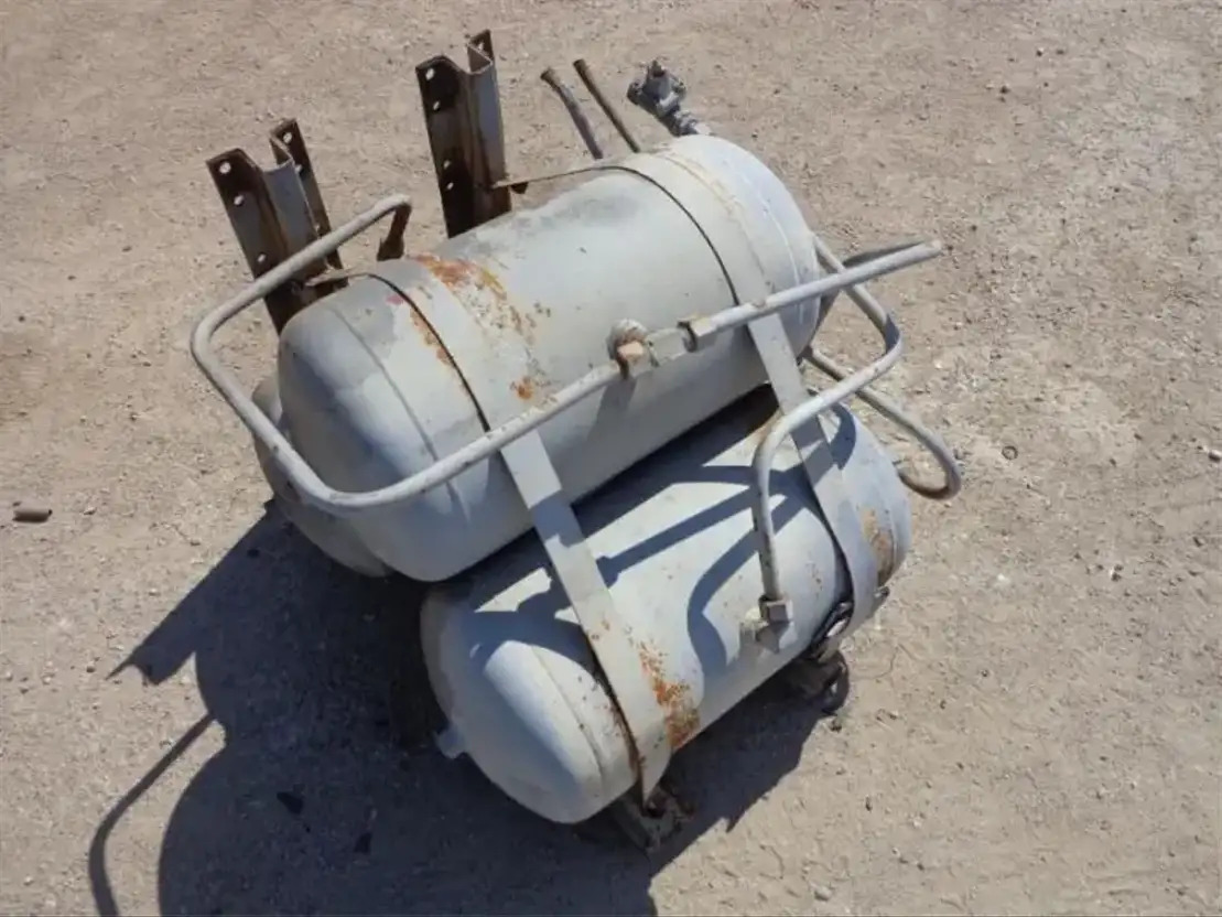 Volvo Airtanks From Volvo F88-F89 - أجزاء الفرامل - شاحنة: صور 1 Volvo Airtanks From Volvo F88-F89 - أجزاء الفرامل - شاحنة: صور 1