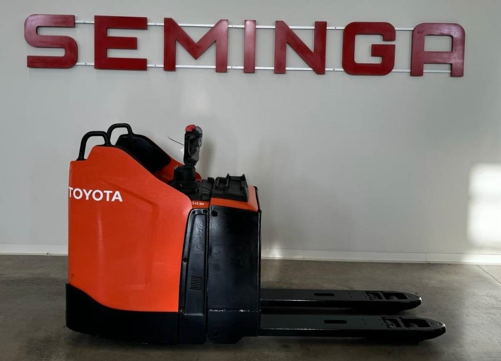 Toyota 10545 LPE200 - معدات الرفع منخفض المستوى: صور 2 Toyota 10545 LPE200 - معدات الرفع منخفض المستوى: صور 2