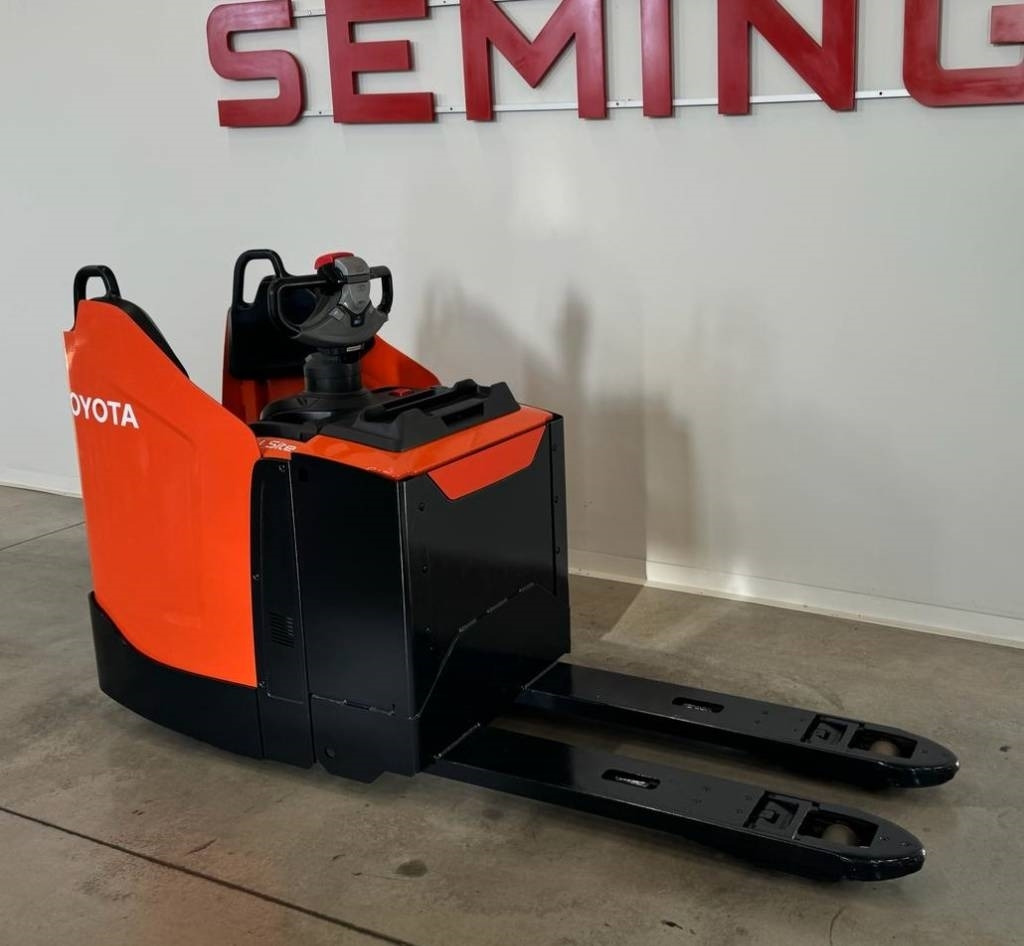 Toyota 10545 LPE200 - معدات الرفع منخفض المستوى: صور 1 Toyota 10545 LPE200 - معدات الرفع منخفض المستوى: صور 1