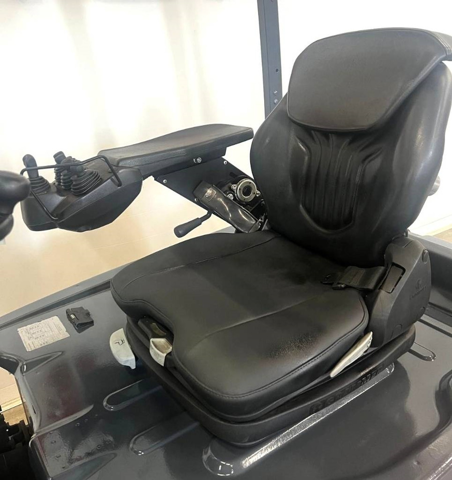 Toyota 10941 8FBE18T - رافعة شوكية كهربائية: صور 4 Toyota 10941 8FBE18T - رافعة شوكية كهربائية: صور 4