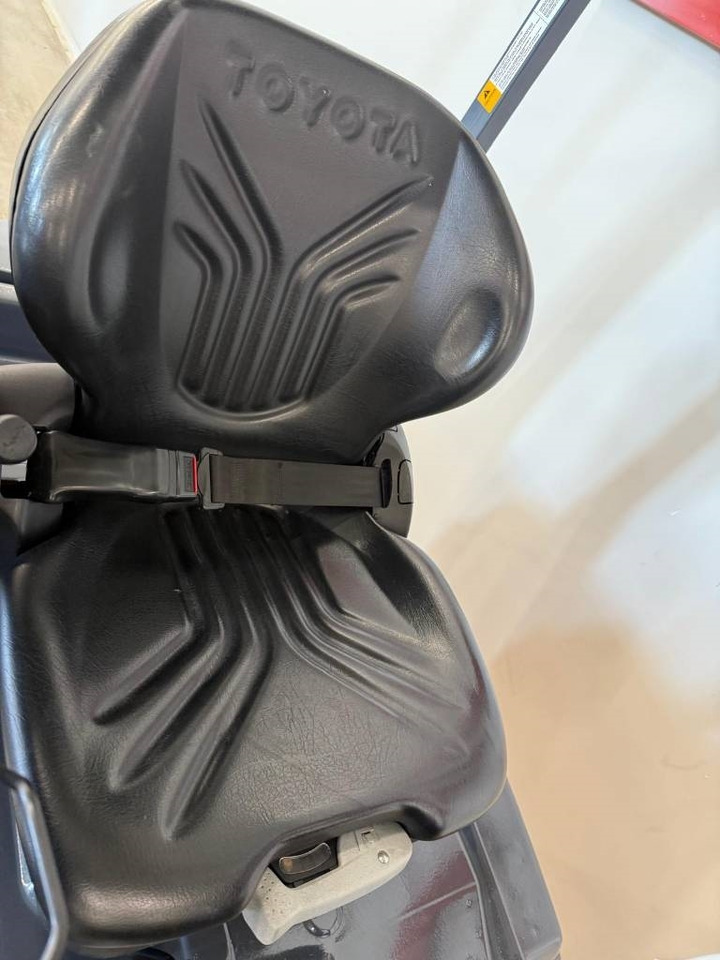 Toyota 10971 - 8FBM16T - رافعة شوكية كهربائية: صور 5 Toyota 10971 - 8FBM16T - رافعة شوكية كهربائية: صور 5