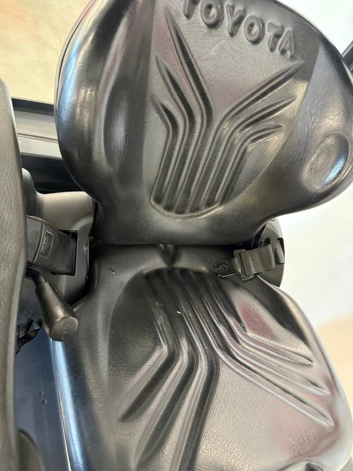 Toyota 10995 - 8FBET15 - رافعة شوكية كهربائية: صور 5 Toyota 10995 - 8FBET15 - رافعة شوكية كهربائية: صور 5