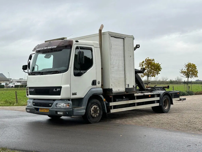 DAF LF 45 180!! HAAKARM/CONTAINER!!MOBILE WORKSHOP!! - شاحنة ذات الخطاف: صور 4 DAF LF 45 180!! HAAKARM/CONTAINER!!MOBILE WORKSHOP!! - شاحنة ذات الخطاف: صور 4
