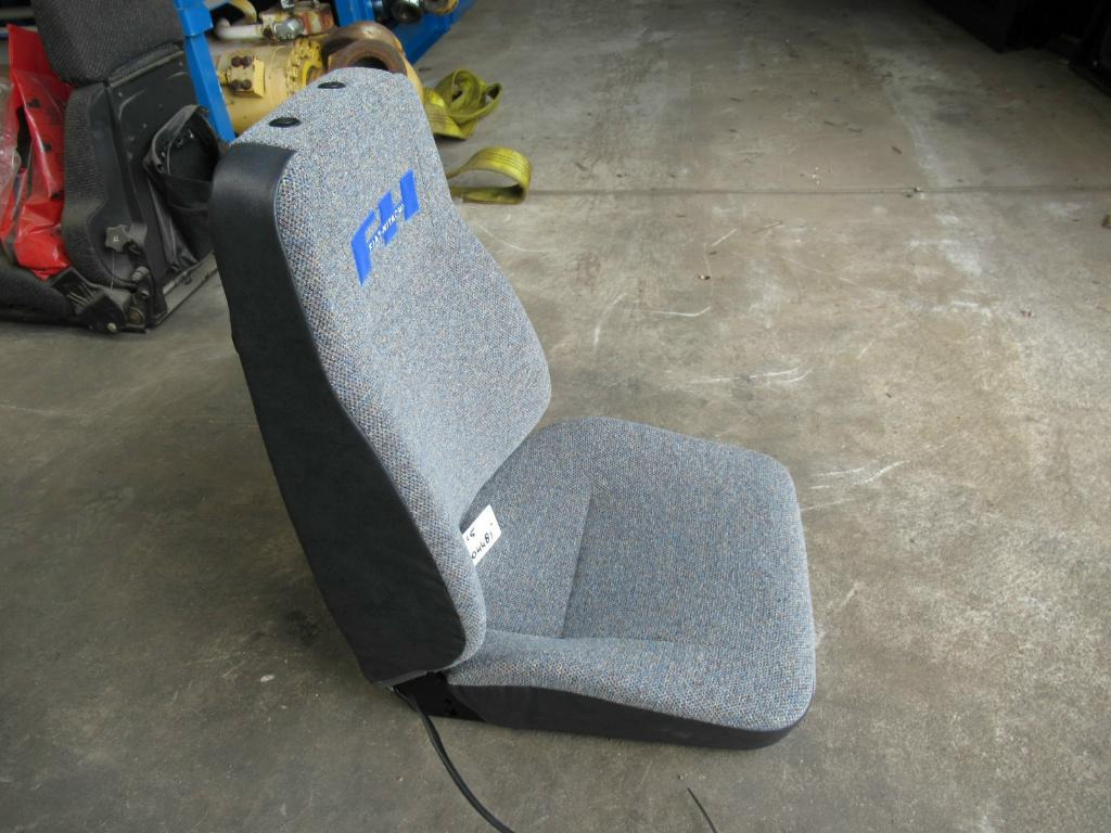 CNH 71412009 - - مقاعد السيارات - آلات البناء: صور 5 CNH 71412009 - - مقاعد السيارات - آلات البناء: صور 5