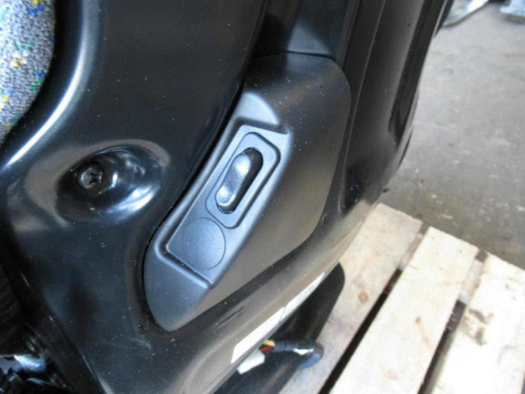 CNH 737328993 - - مقاعد السيارات - آلات البناء: صور 2 CNH 737328993 - - مقاعد السيارات - آلات البناء: صور 2