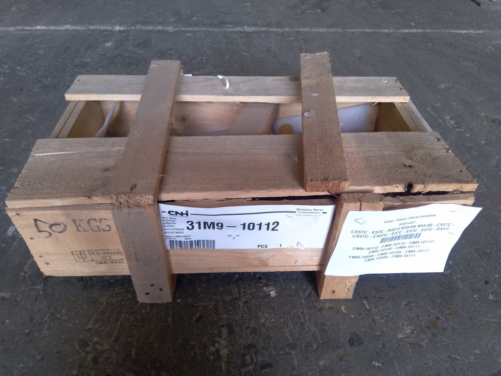 Case 31M9-10112 - صمامات هيدروليكية - آلات البناء: صور 2 Case 31M9-10112 - صمامات هيدروليكية - آلات البناء: صور 2
